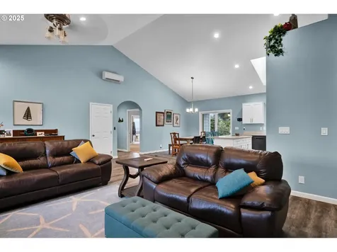 9 White Tail Court Florence OR 97439