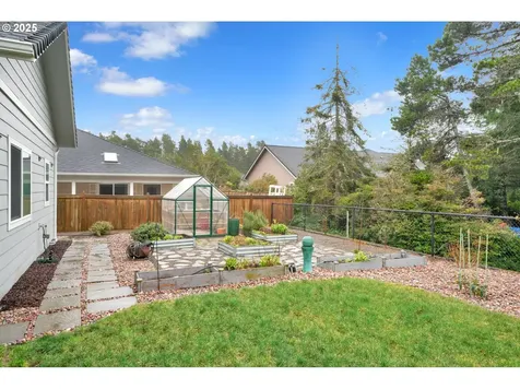 9 White Tail Court Florence OR 97439