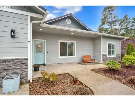 9 White Tail Court Florence OR 97439