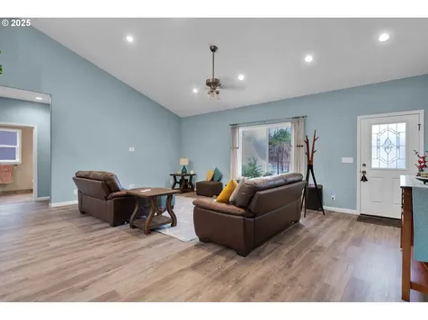 9 White Tail Court Florence OR 97439