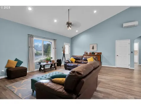 9 White Tail Court Florence OR 97439