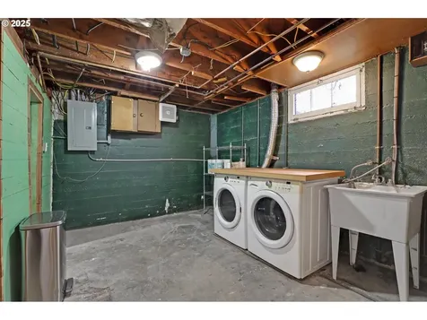 5947 NE 14th Avenue Portland OR 97211