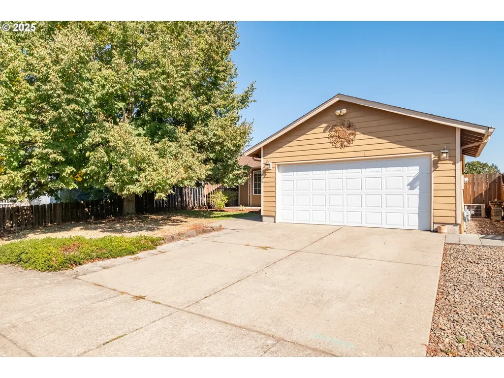 1019 S 10th Street Lebanon OR 97355