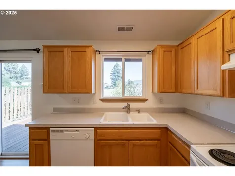 1019 S 10th Street Lebanon OR 97355