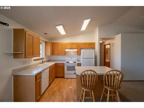 1019 S 10th Street Lebanon OR 97355