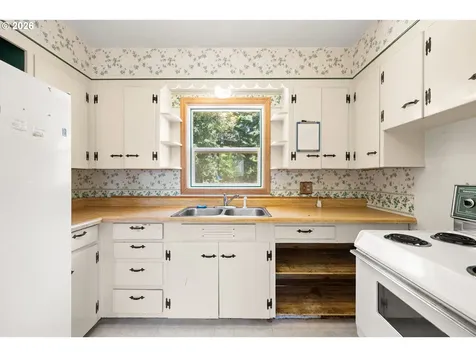 11209 SE Pine Court Portland OR 97216