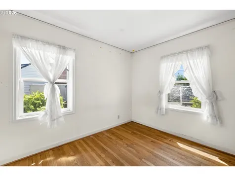 11209 SE Pine Court Portland OR 97216