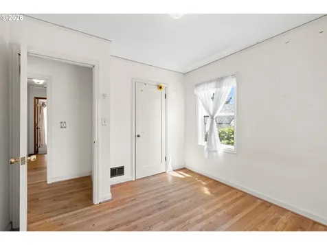 11209 SE Pine Court Portland OR 97216
