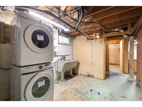 11209 SE Pine Court Portland OR 97216