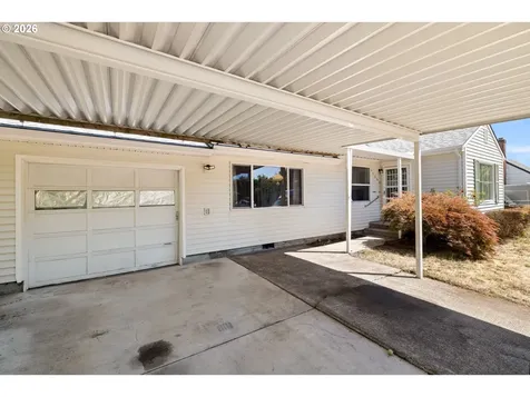 11209 SE Pine Court Portland OR 97216