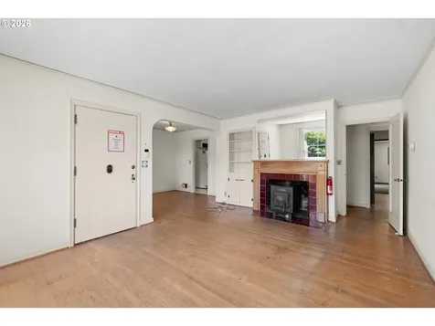 11209 SE Pine Court Portland OR 97216