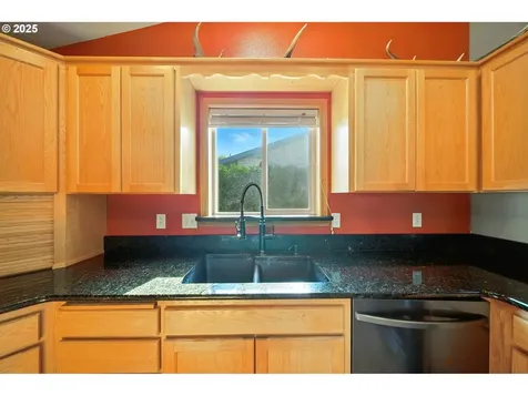 257 W Lincoln Street Athena OR 97813