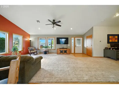 257 W Lincoln Street Athena OR 97813