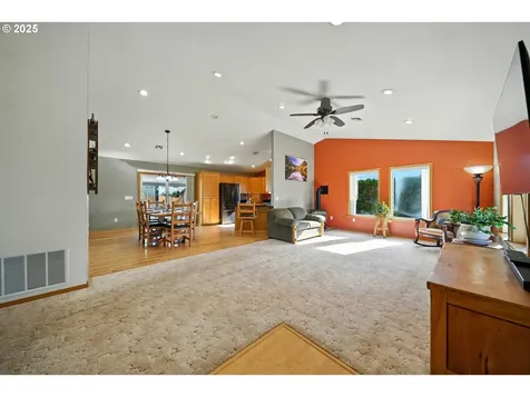 257 W Lincoln Street Athena OR 97813