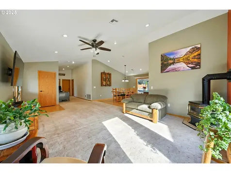 257 W Lincoln Street Athena OR 97813