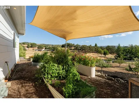 124 Old Barn Court Roseburg OR 97471