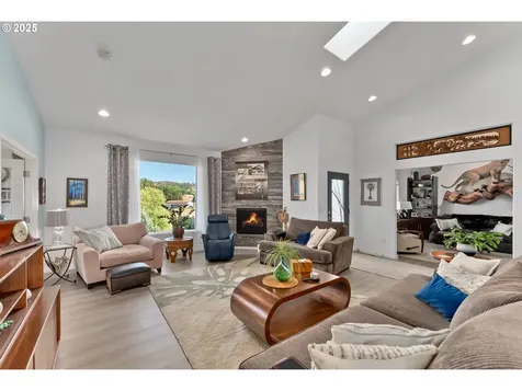 124 Old Barn Court Roseburg OR 97471