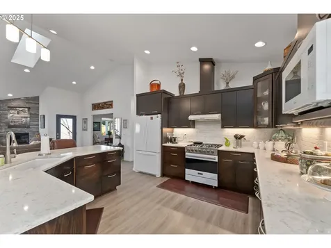 124 Old Barn Court Roseburg OR 97471