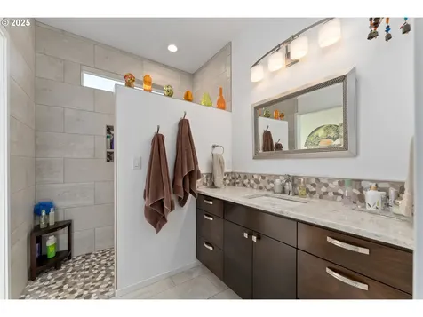 124 Old Barn Court Roseburg OR 97471