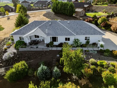 124 Old Barn Court Roseburg OR 97471