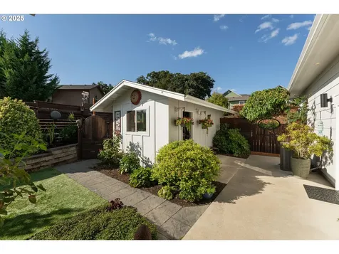 124 Old Barn Court Roseburg OR 97471