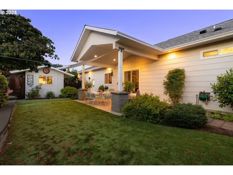 124 Old Barn Court Roseburg OR 97471
