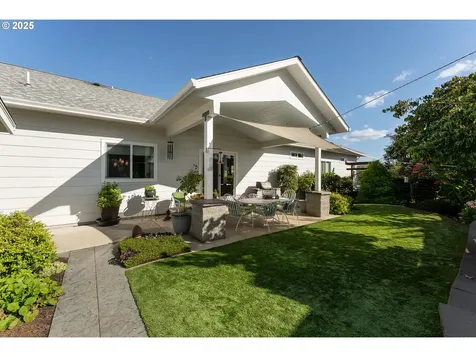 124 Old Barn Court Roseburg OR 97471