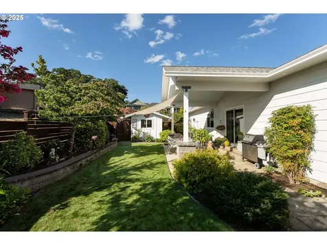 124 Old Barn Court Roseburg OR 97471