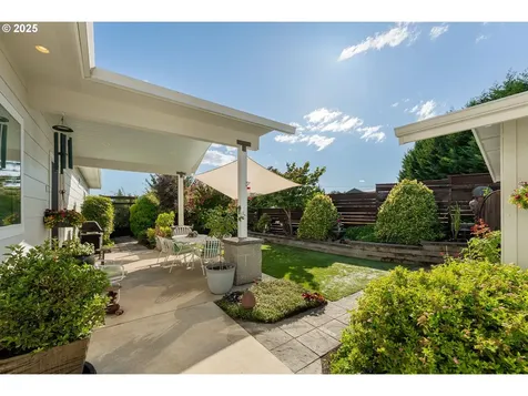 124 Old Barn Court Roseburg OR 97471