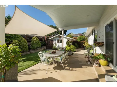 124 Old Barn Court Roseburg OR 97471