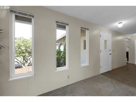 541 Pinedale Avenue Springfield OR 97477
