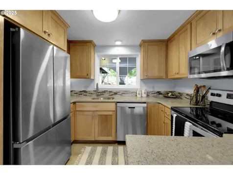 541 Pinedale Avenue Springfield OR 97477