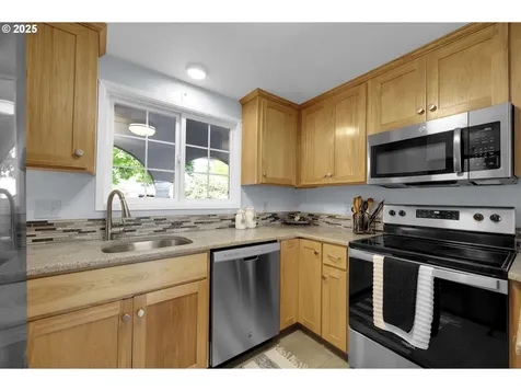 541 Pinedale Avenue Springfield OR 97477