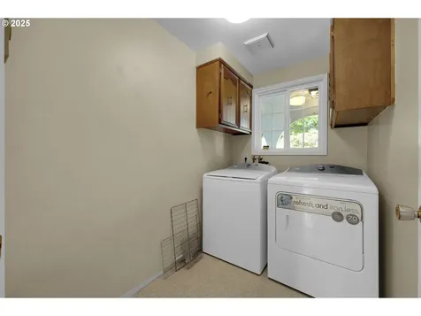 541 Pinedale Avenue Springfield OR 97477