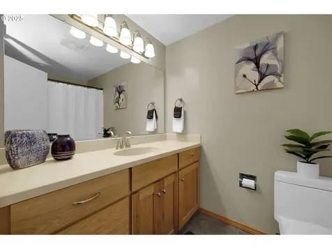 541 Pinedale Avenue Springfield OR 97477