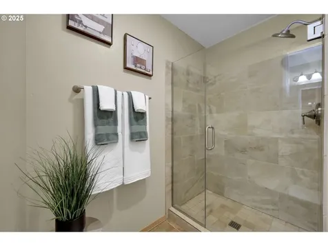 541 Pinedale Avenue Springfield OR 97477