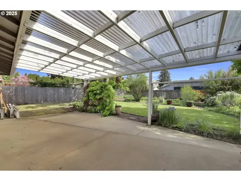 541 Pinedale Avenue Springfield OR 97477