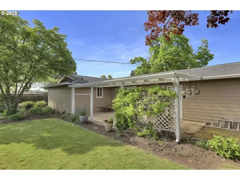 541 Pinedale Avenue Springfield OR 97477