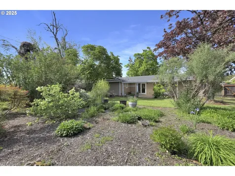 541 Pinedale Avenue Springfield OR 97477