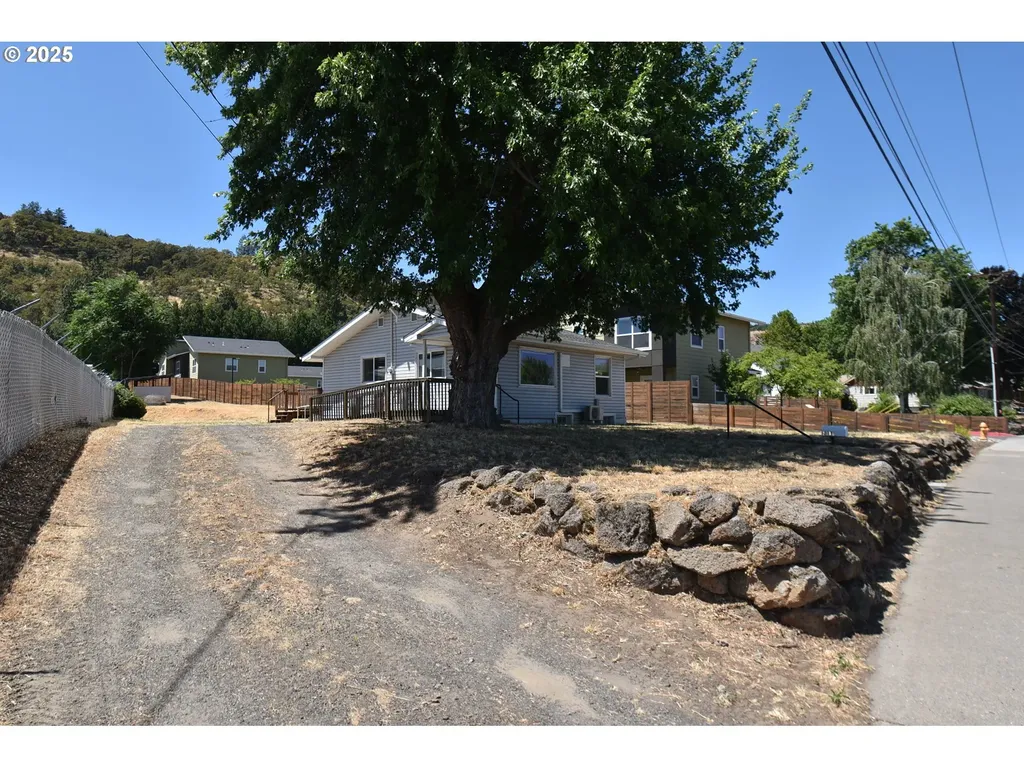 1318 W 10th Street The Dalles OR 97058