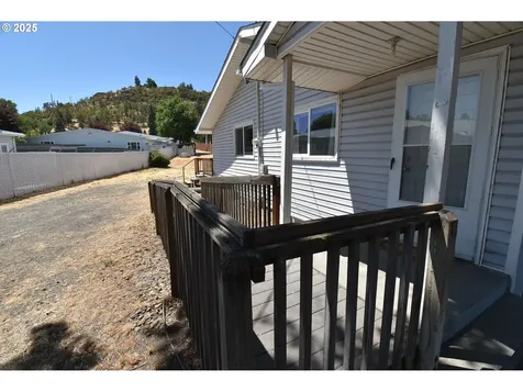 1318 W 10th Street The Dalles OR 97058
