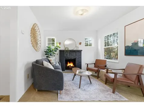 4704 SE Madison Street Portland OR 97215