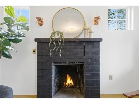 4704 SE Madison Street Portland OR 97215