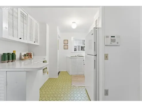 4704 SE Madison Street Portland OR 97215