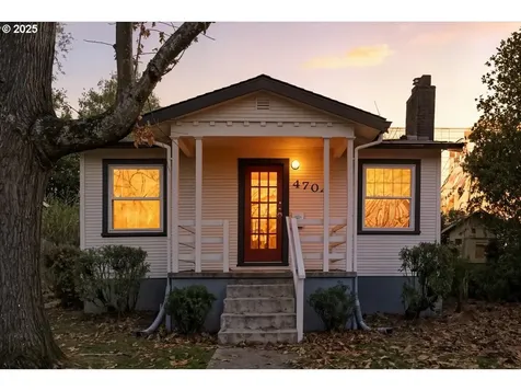 4704 SE Madison Street Portland OR 97215