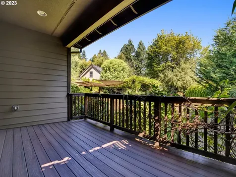 1425 SW Medwyn Terrace Portland OR 97219
