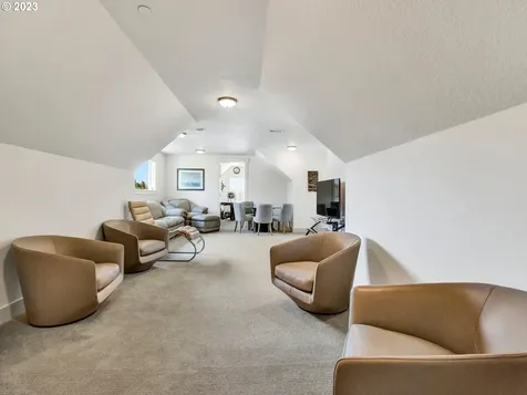 1425 SW Medwyn Terrace Portland OR 97219