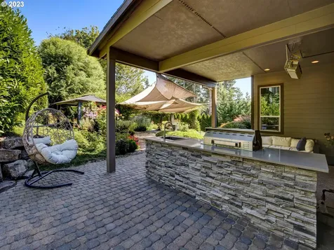 1425 SW Medwyn Terrace Portland OR 97219