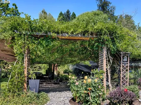 1425 SW Medwyn Terrace Portland OR 97219