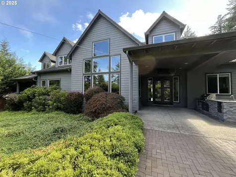 1425 SW Medwyn Terrace Portland OR 97219